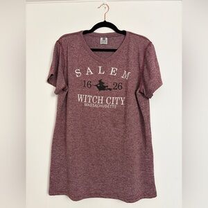 Tee Max Graphic T-Shirt‎ Womens XL Maroon Excellent Salem Witch City V-Neck Tee